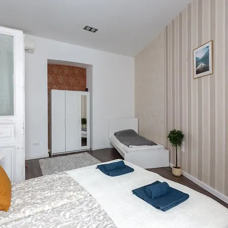 Apartment Vintage Downtown By Izabell *